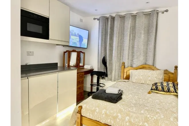 Whitton Avenue West, Greenford, UB6, photo 20