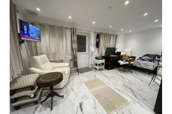 Whitton Avenue West, Greenford, UB6, photo 8