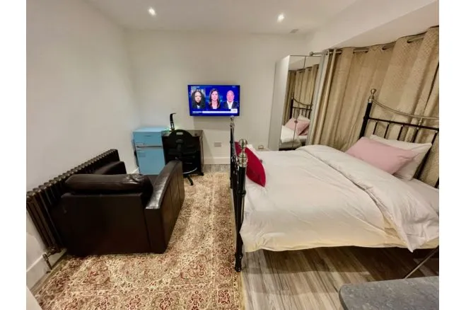 Whitton Avenue West, Greenford, UB6, photo 15