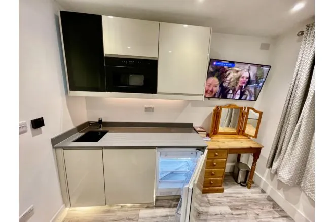Whitton Avenue West, Greenford, UB6, photo 36