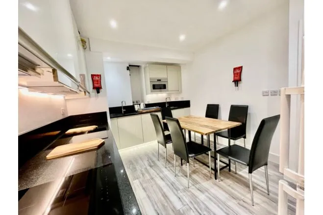 Whitton Avenue West, Greenford, UB6, photo 5