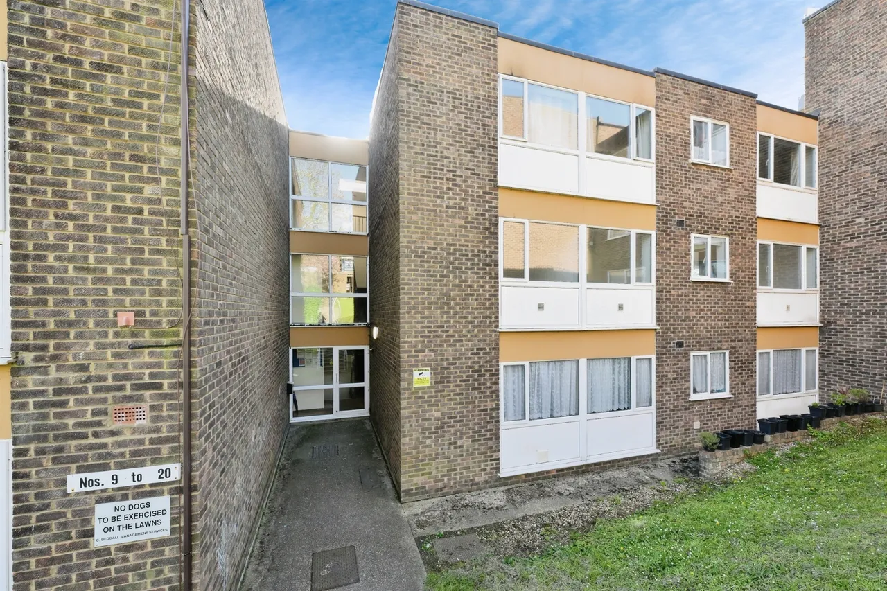 1 bed flat to rent, Hillside, Hoddesdon, EN11