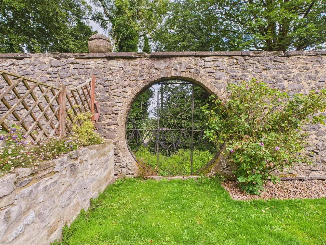 Wormhill, Buxton, photo 12
