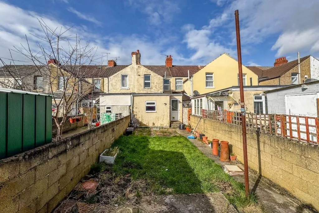 3 bed house to rent, Station Road, Swindon, SN1