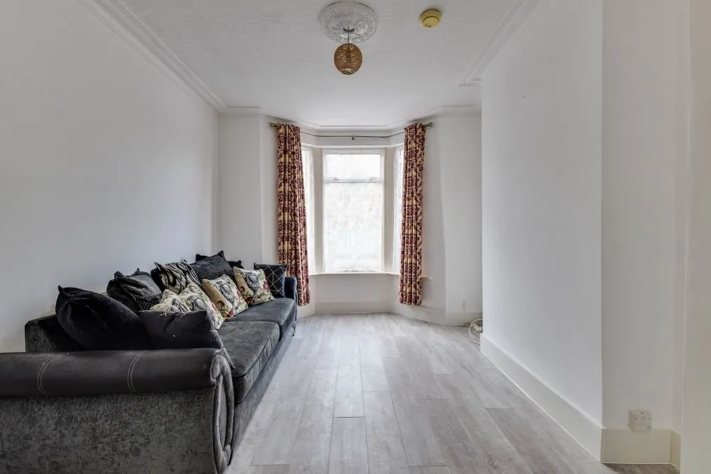 Station Road, Swindon, SN1, photo 4
