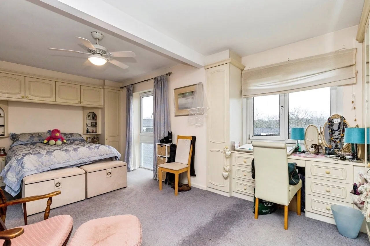 Darleydale, Crawley, RH11, photo 6