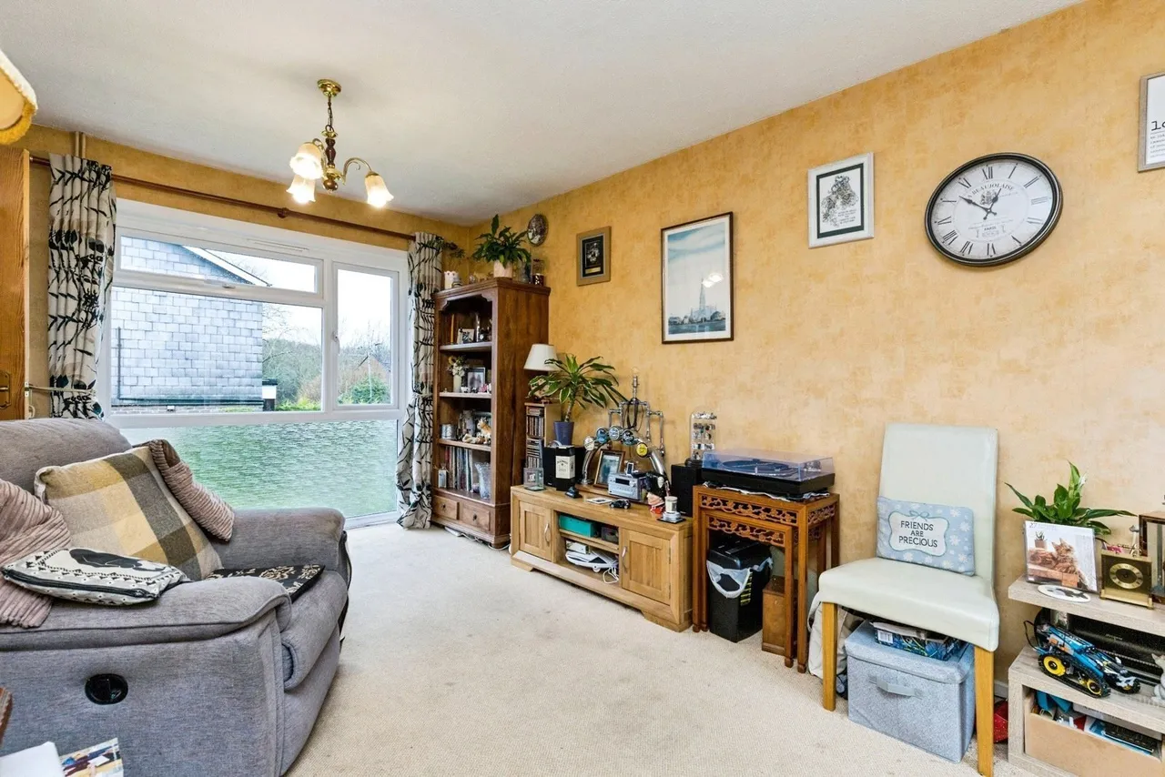 Darleydale, Crawley, RH11, photo 2