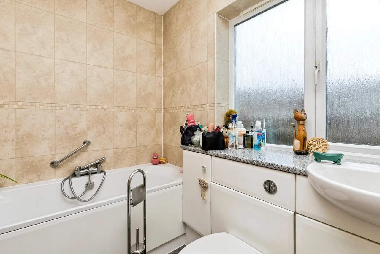 Darleydale, Crawley, RH11, photo 14
