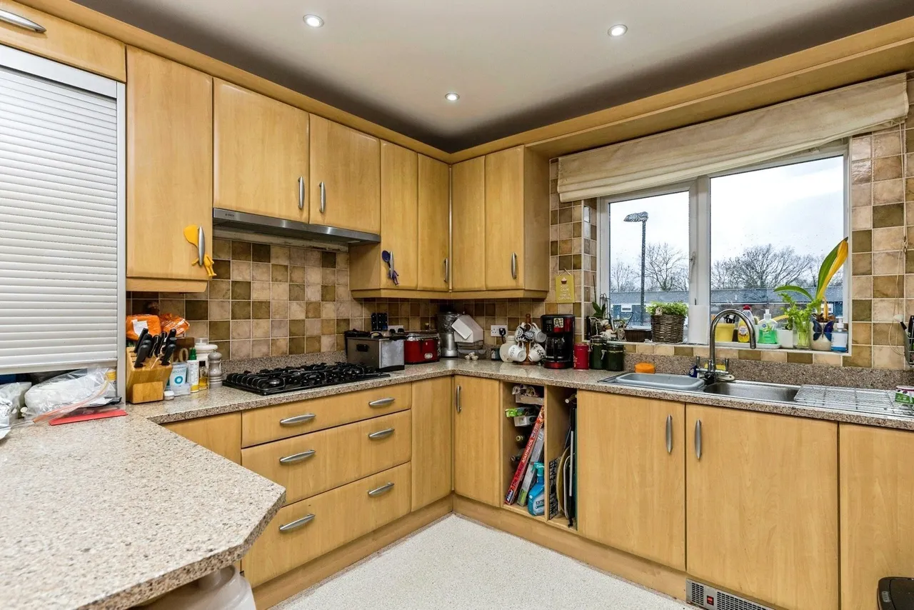 Darleydale, Crawley, RH11, photo 3