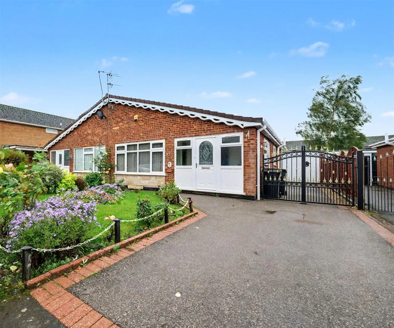 2 bed house for sale — Barne Close, Nuneaton, CV11