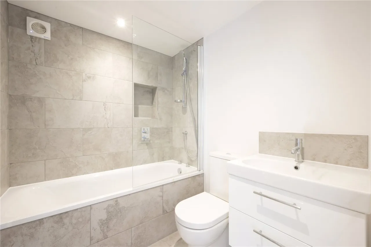 Upper Richmond Road, London, photo 8
