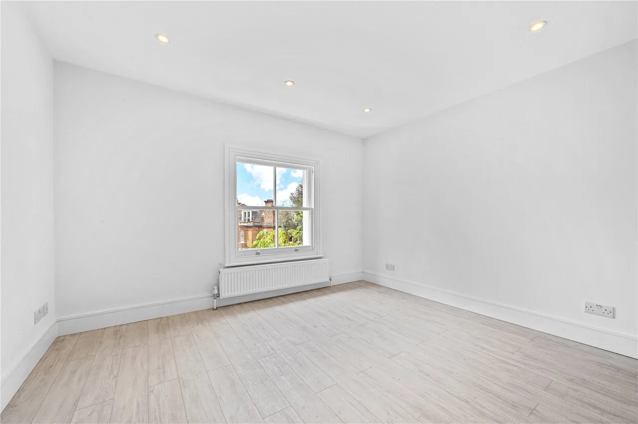 Upper Richmond Road, London, photo 7