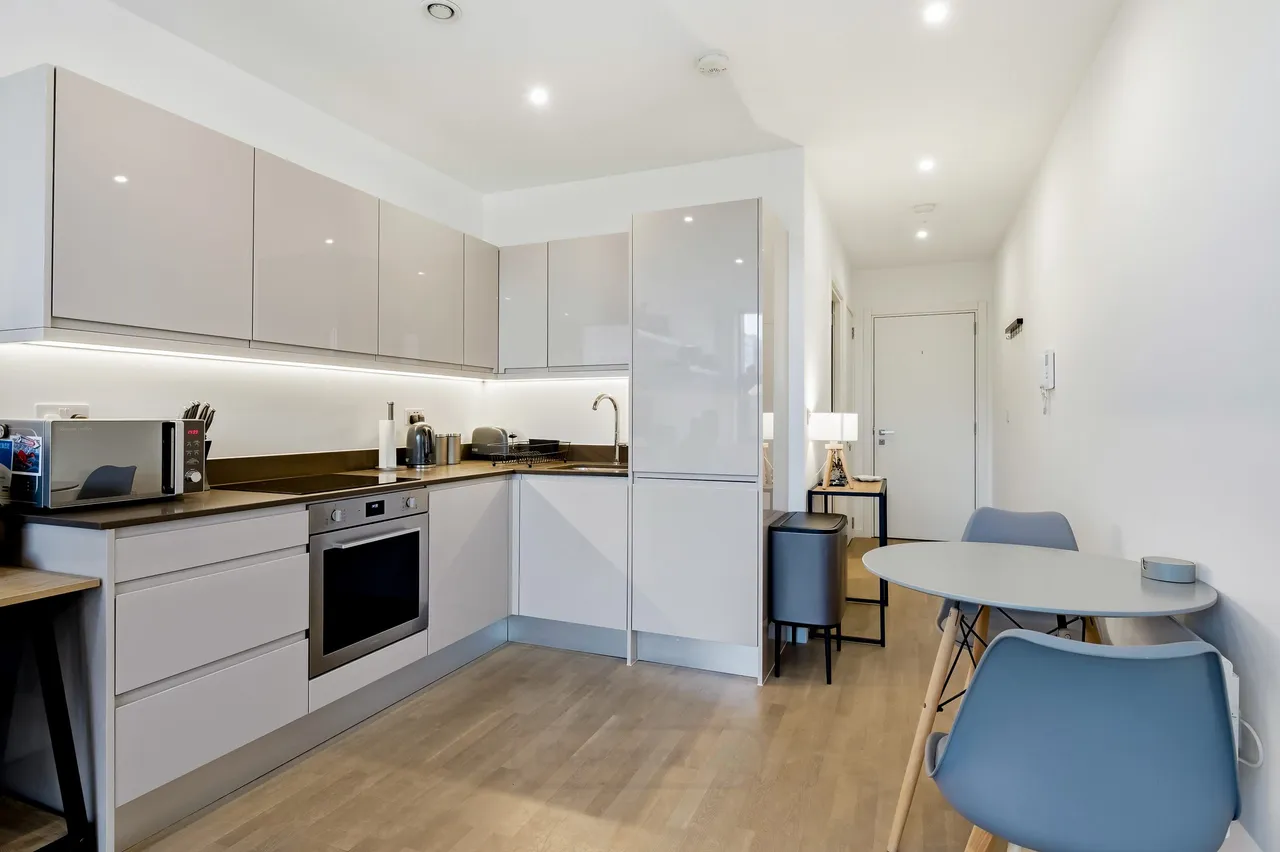 Flat 52, Medina House 302-340 Silbury Boulevard, Milton Keynes, Milton Keynes, MK9 2FA, photo 4