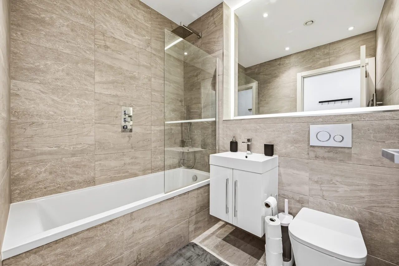 Flat 52, Medina House 302-340 Silbury Boulevard, Milton Keynes, Milton Keynes, MK9 2FA, photo 11