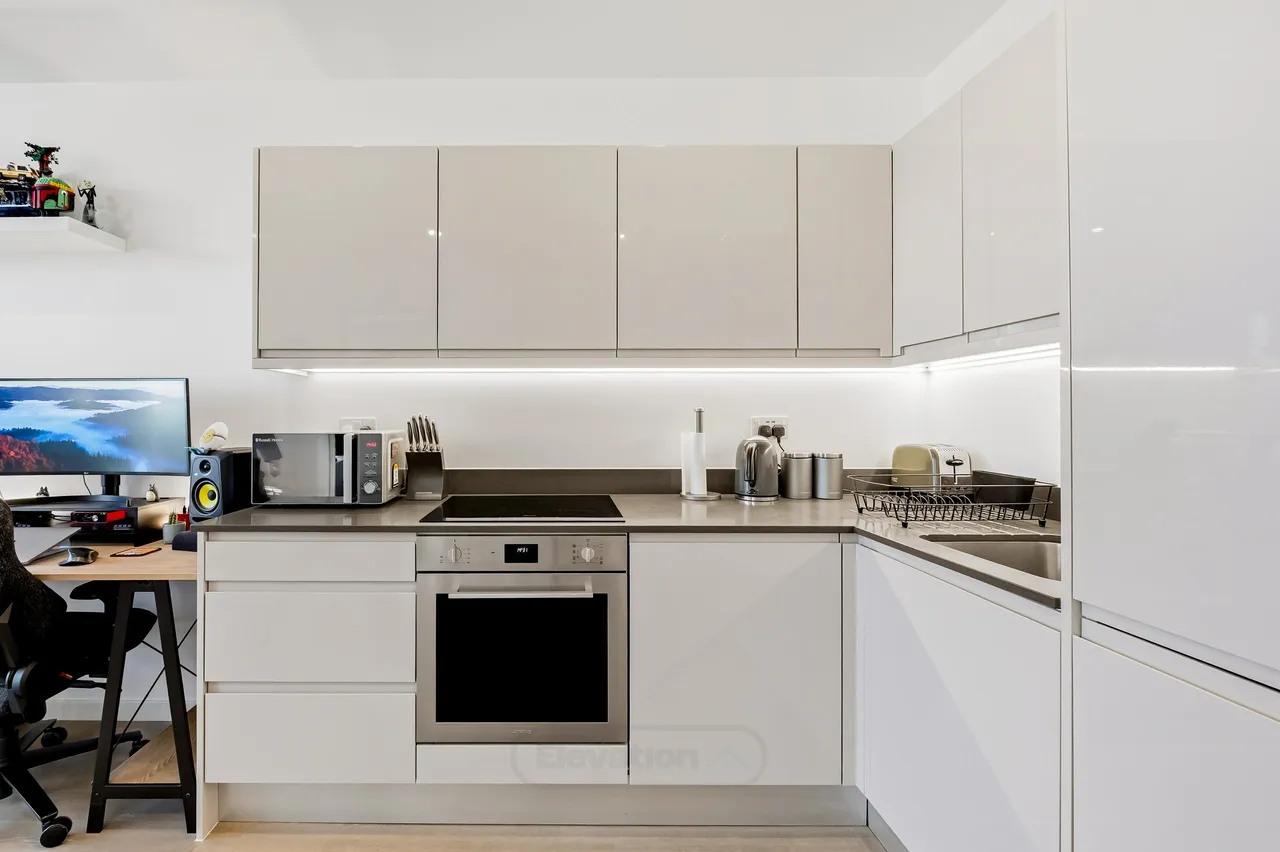 Flat 52, Medina House 302-340 Silbury Boulevard, Milton Keynes, Milton Keynes, MK9 2FA, photo 3