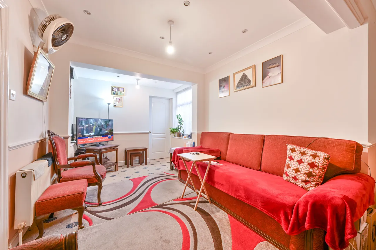 65 Lyon Park Avenue, Wembley, photo 2