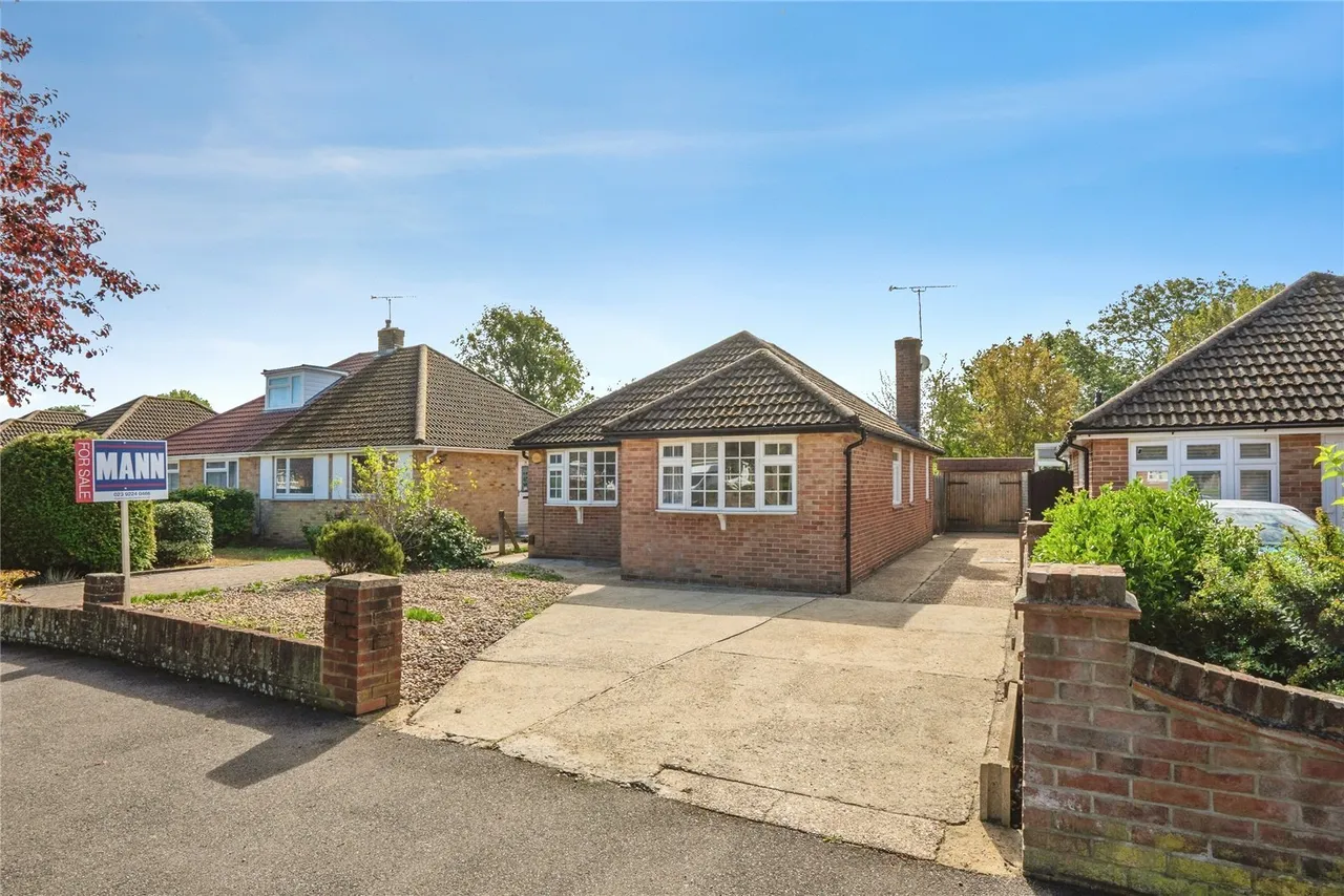 3 bed house for sale, Sunnymead Drive, Waterlooville, PO7