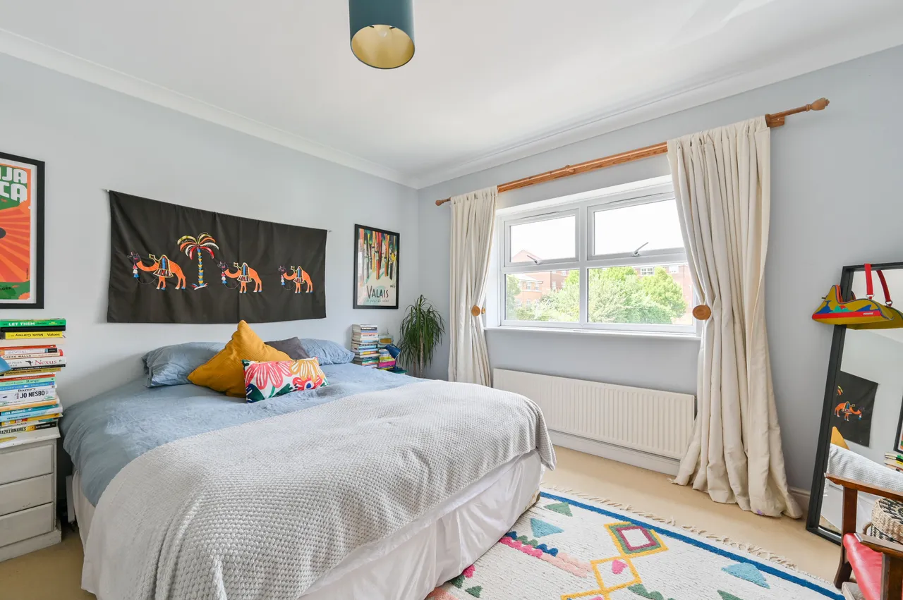 23 Lisle Close, London, photo 4