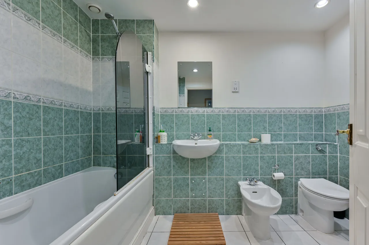 23 Lisle Close, London, photo 6