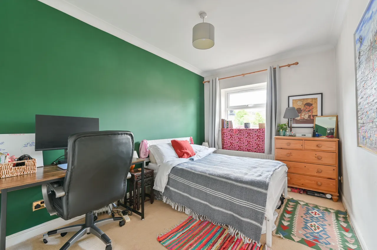 23 Lisle Close, London, photo 5