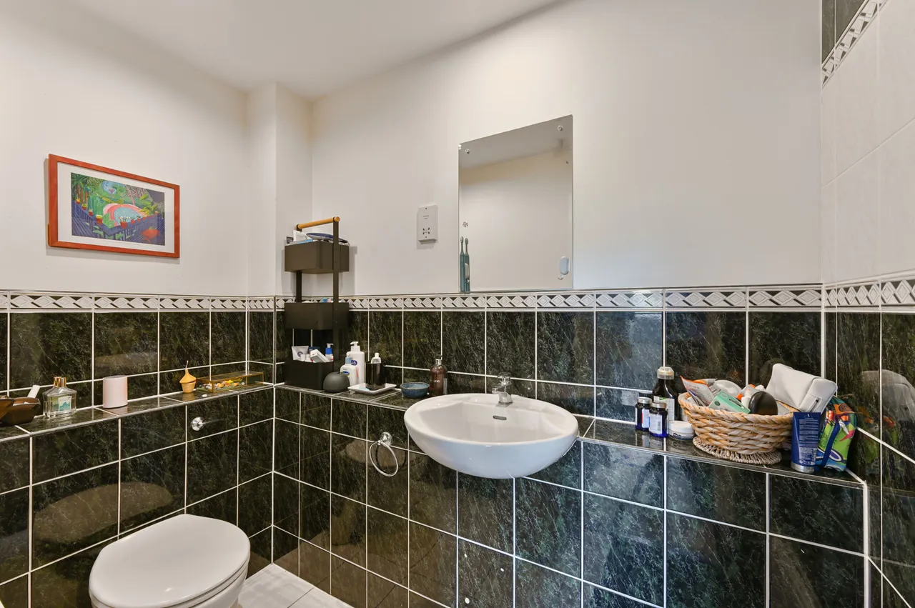 23 Lisle Close, London, photo 9