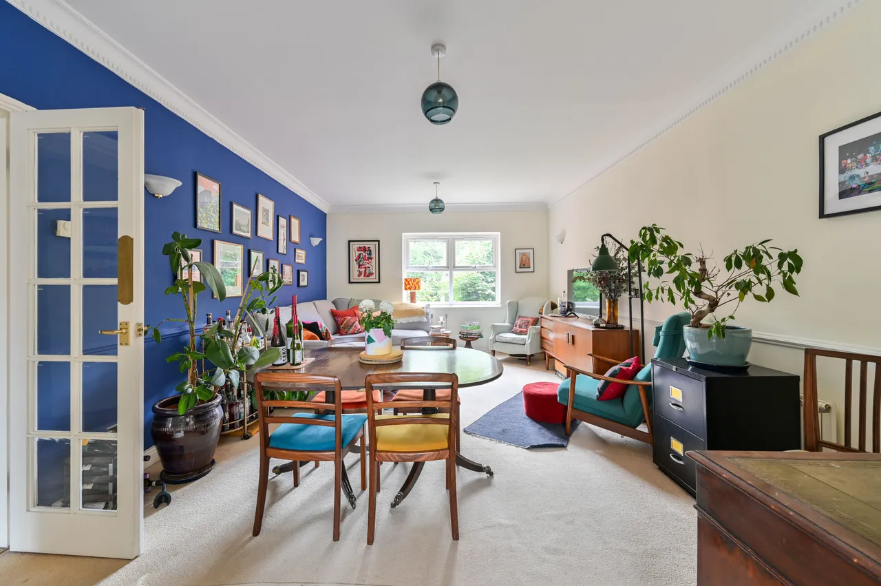2 bed flat for sale — 23 Lisle Close, London