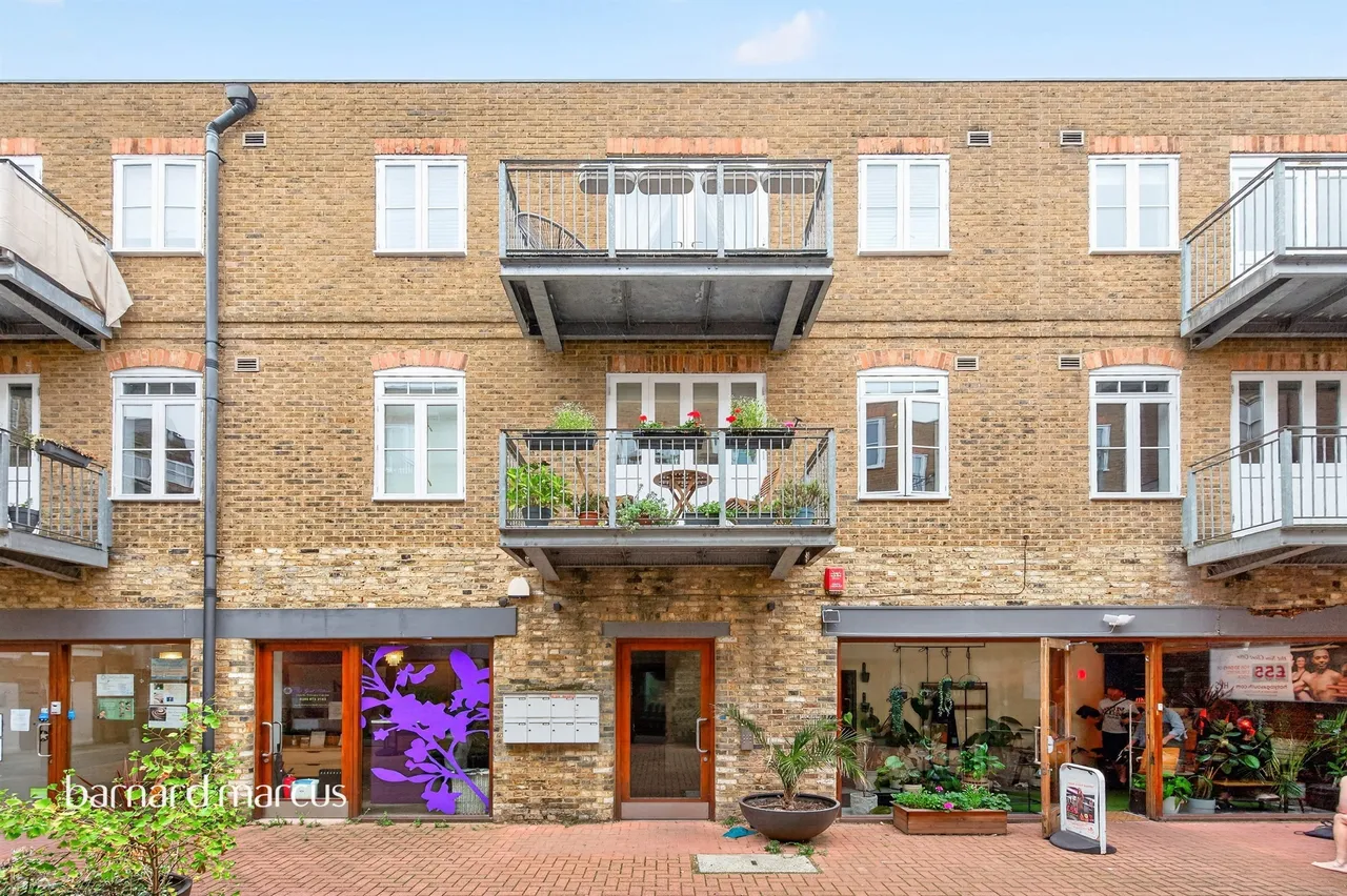 2 bed flat for sale, Hildreth Street Mews, London, SW12