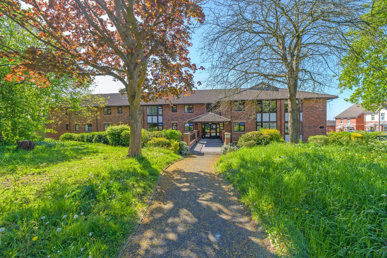 Lincoln Court Lower Robin Hood Lane, Frodsham, photo 9