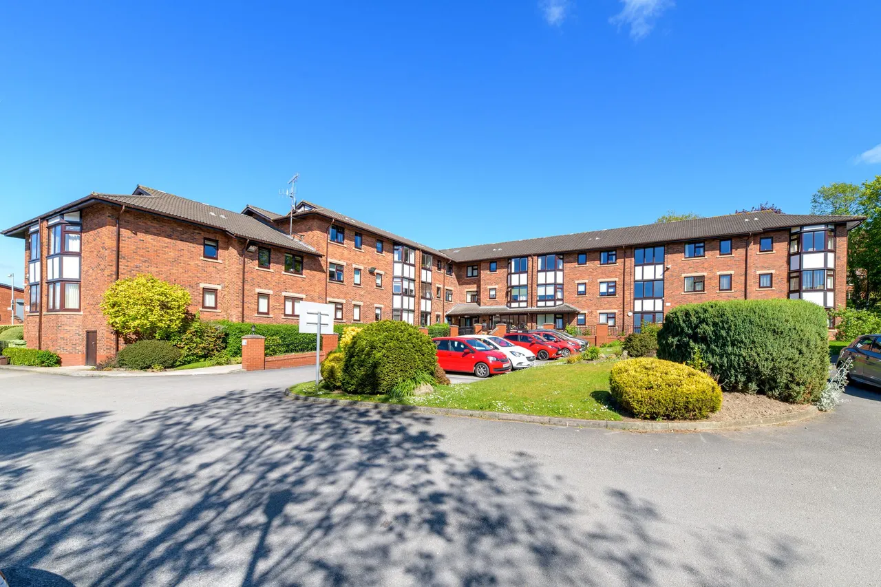 2 bed flat for sale, Lincoln Court Lower Robin Hood Lane, Frodsham