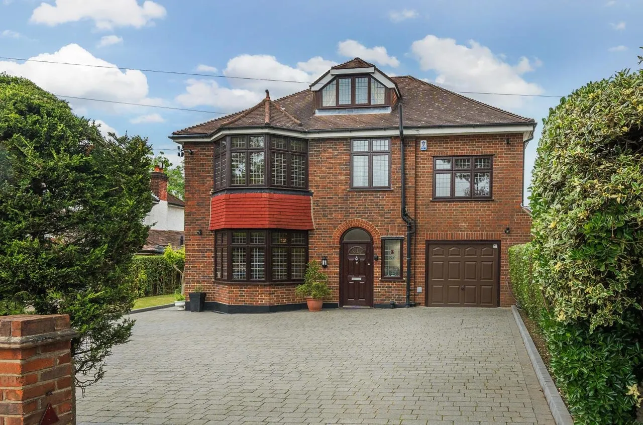 6 bed house for sale — Cheam Road, East Ewell, KT17 3EG