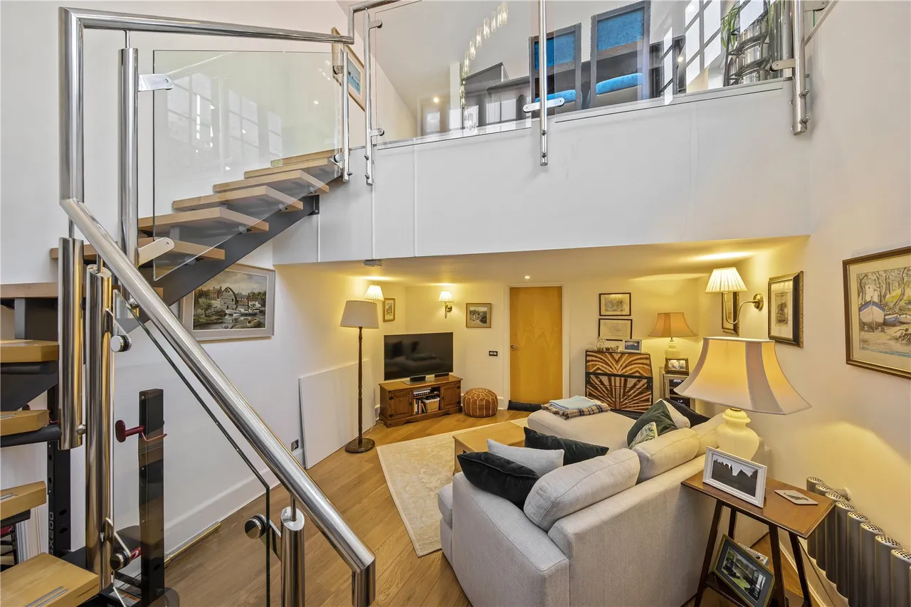 Blake Mews, High Park Road, TW9, photo 2
