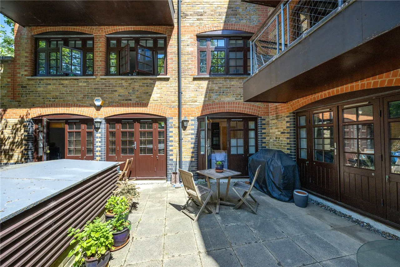 Blake Mews, High Park Road, TW9, photo 13