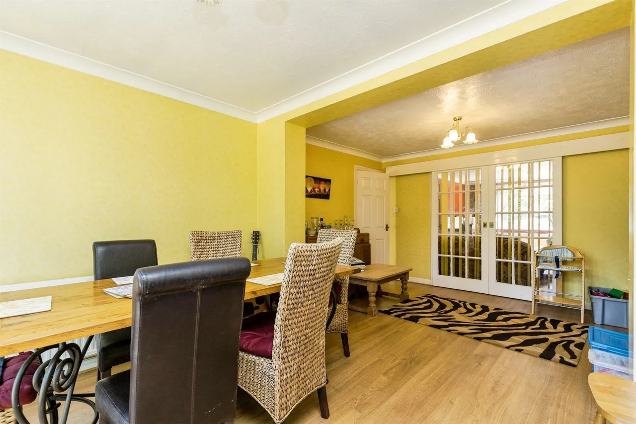 Gatesmead, Haywards Heath, photo 5