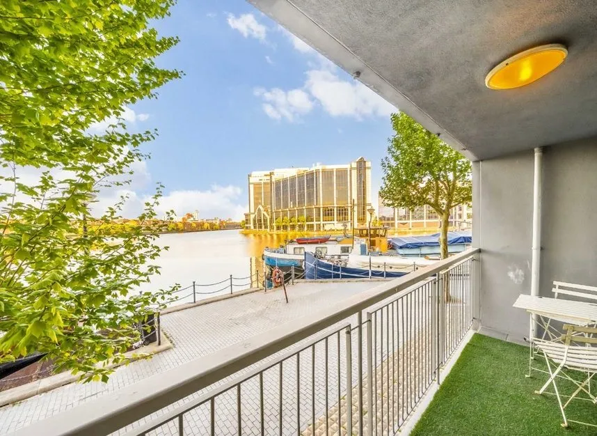 2 bed flat for sale, Selsdon Way, Canary Wharf, E14