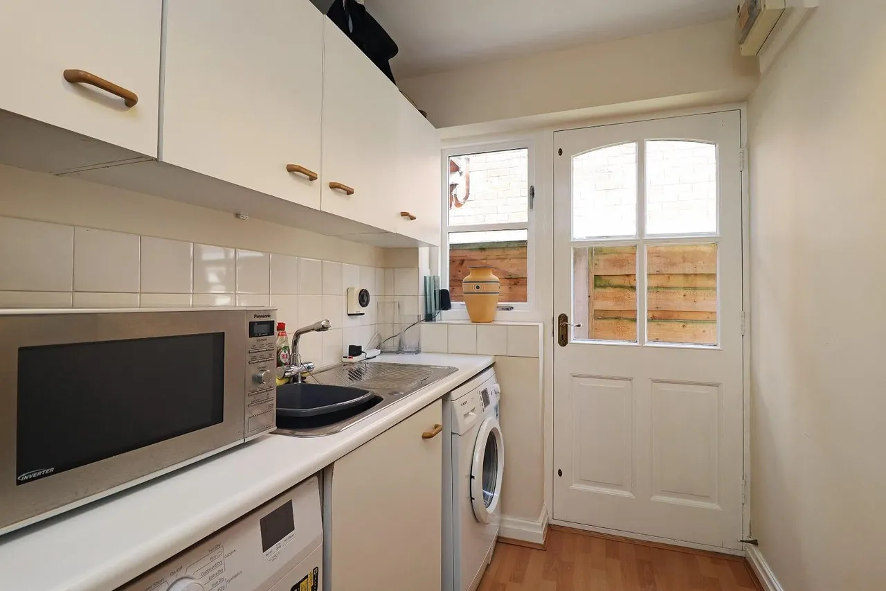 Grove Lane, Hale, Cheshire WA15 8LS, photo 10