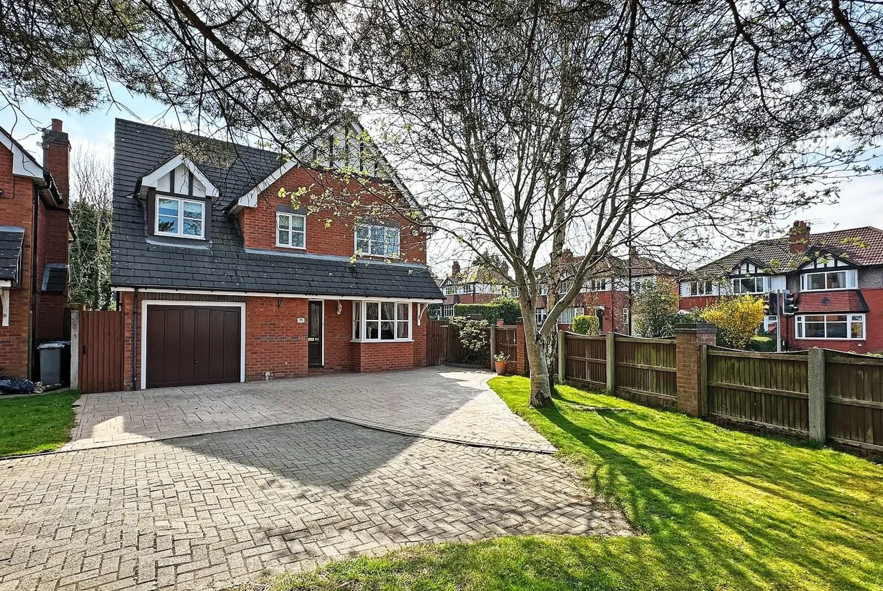4 bed house for sale — Grove Lane, Hale, Cheshire WA15 8LS