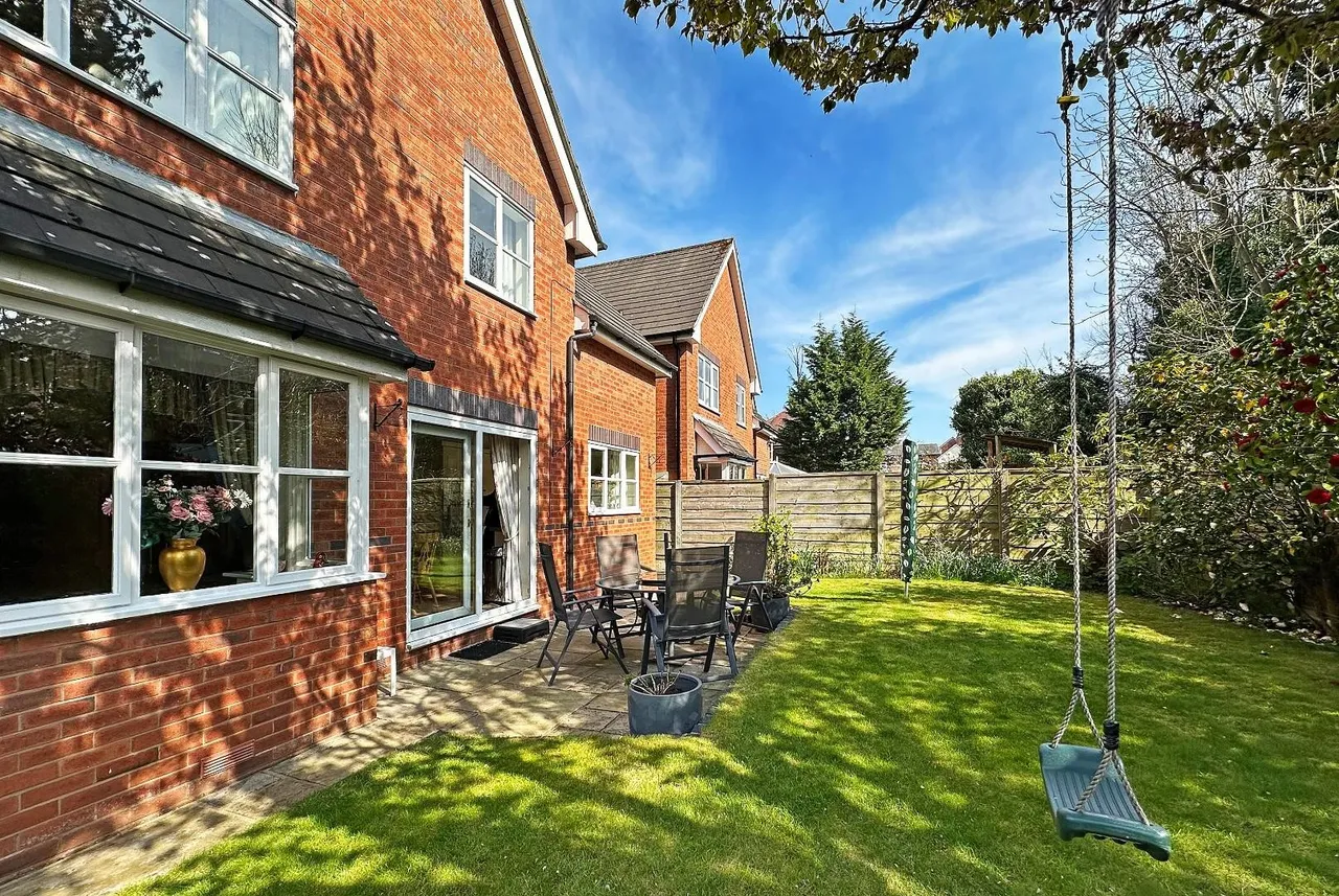 Grove Lane, Hale, Cheshire WA15 8LS, photo 27