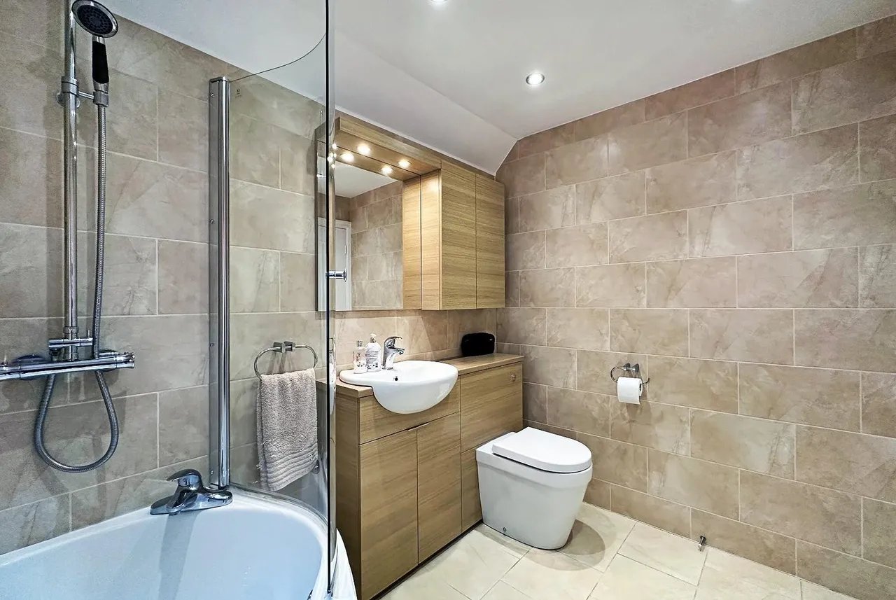 Grove Lane, Hale, Cheshire WA15 8LS, photo 22