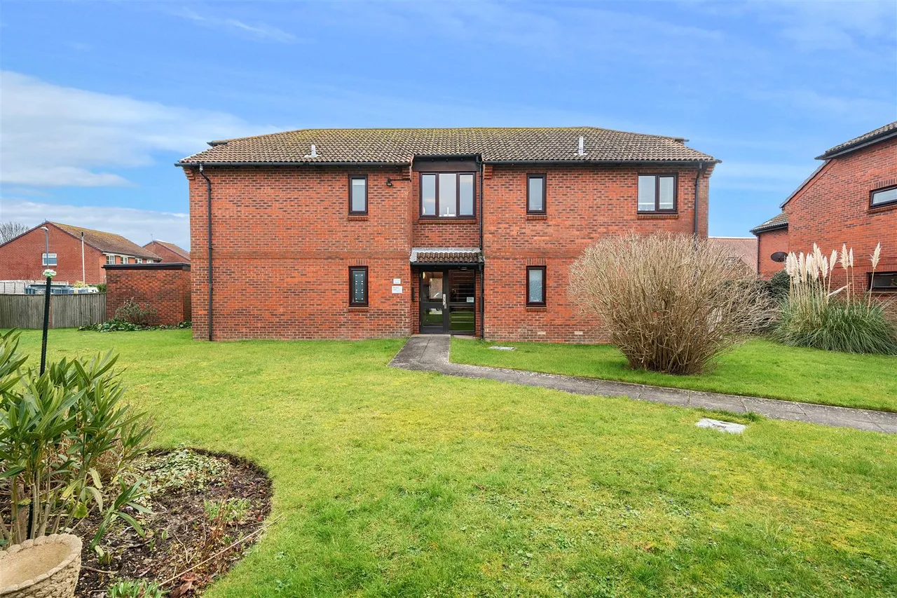 Priestley Way, Middleton-On-Sea, PO22, photo 14