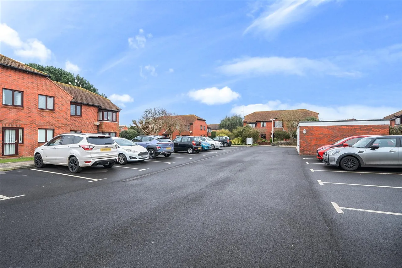Priestley Way, Middleton-On-Sea, PO22, photo 11