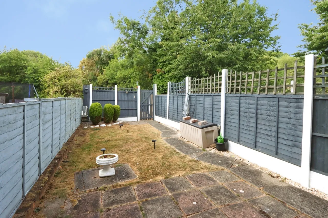 Meadowcroft Glade, Westfield, S20, photo 3