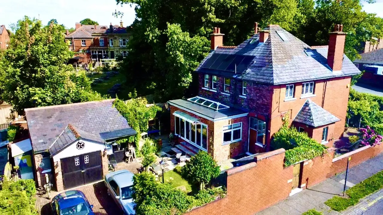 Dentons Green Lane, Dentons Green, photo 6