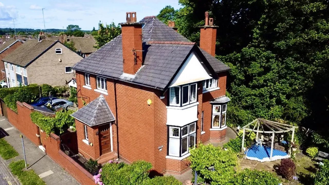 4 bed house for sale, Dentons Green Lane, Dentons Green