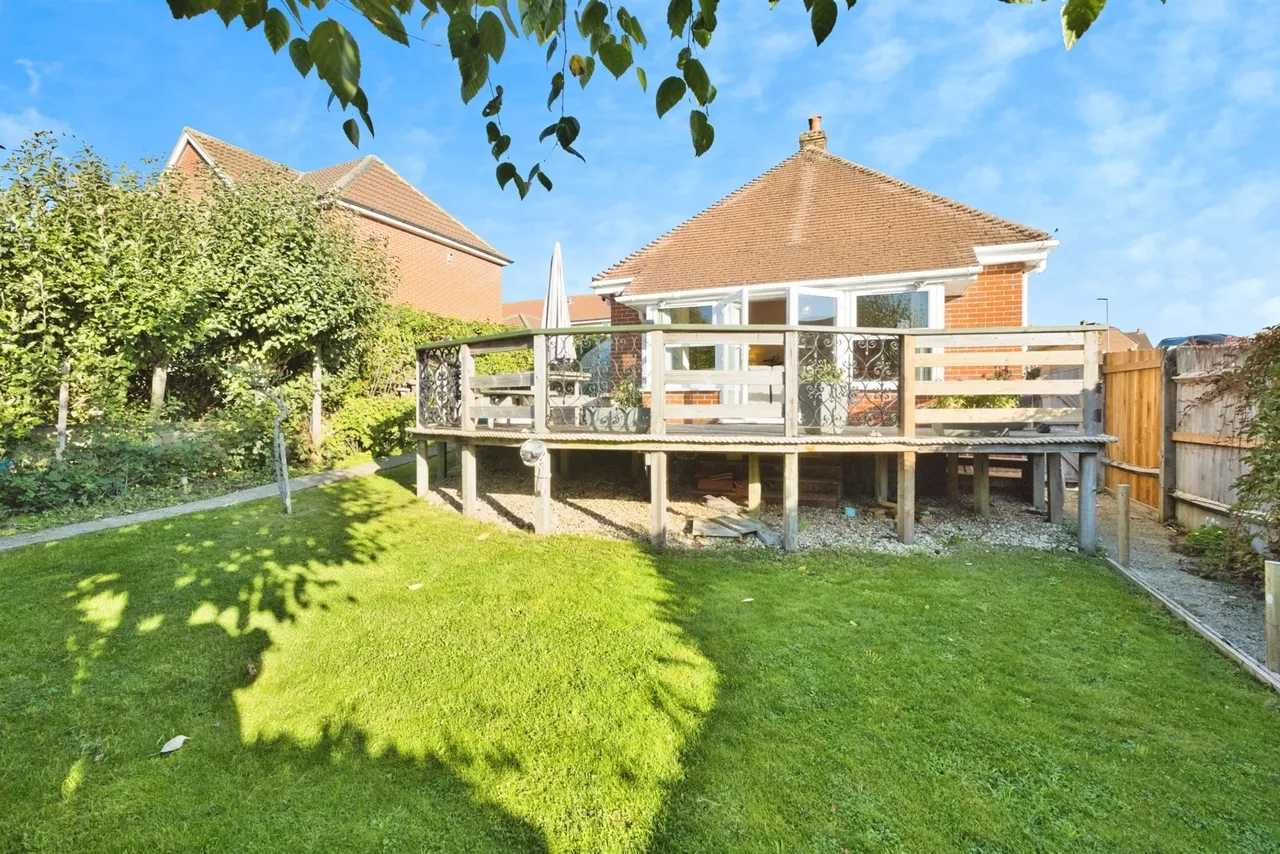 Elizabeth Way, Chard, photo 10