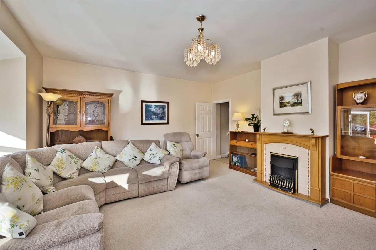 Elizabeth Way, Chard, photo 11