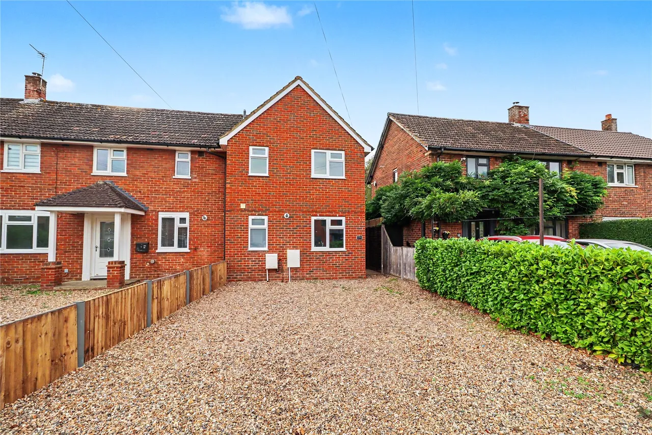 2 bed house for sale, Sundridge Road, Woking, GU22