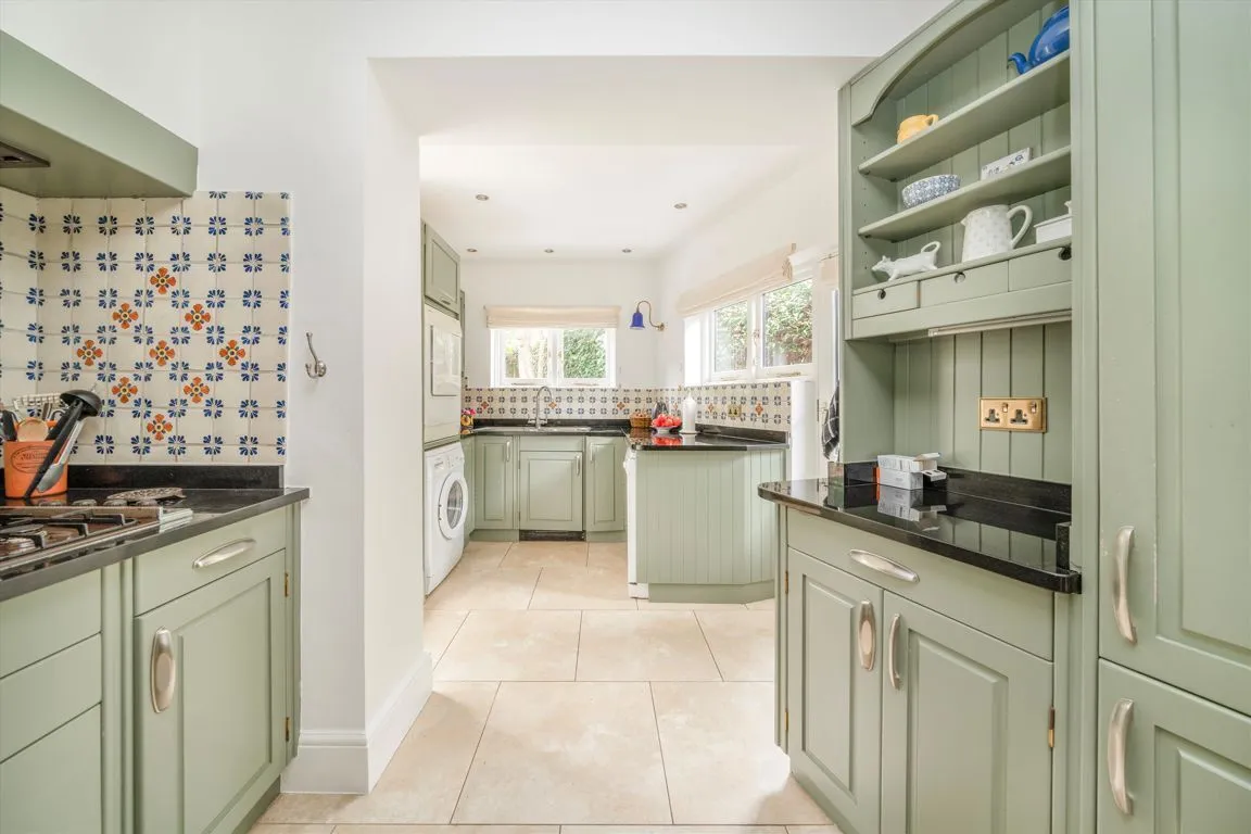 Esmond Road, W4, photo 3