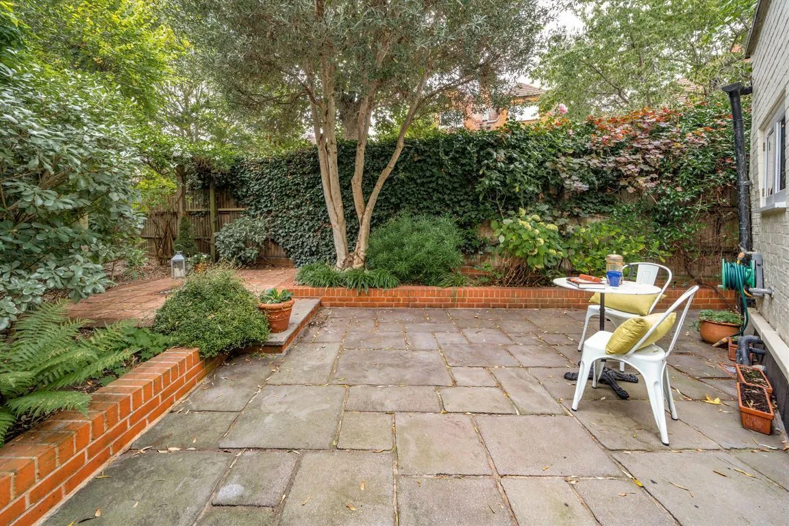 Esmond Road, W4, photo 13