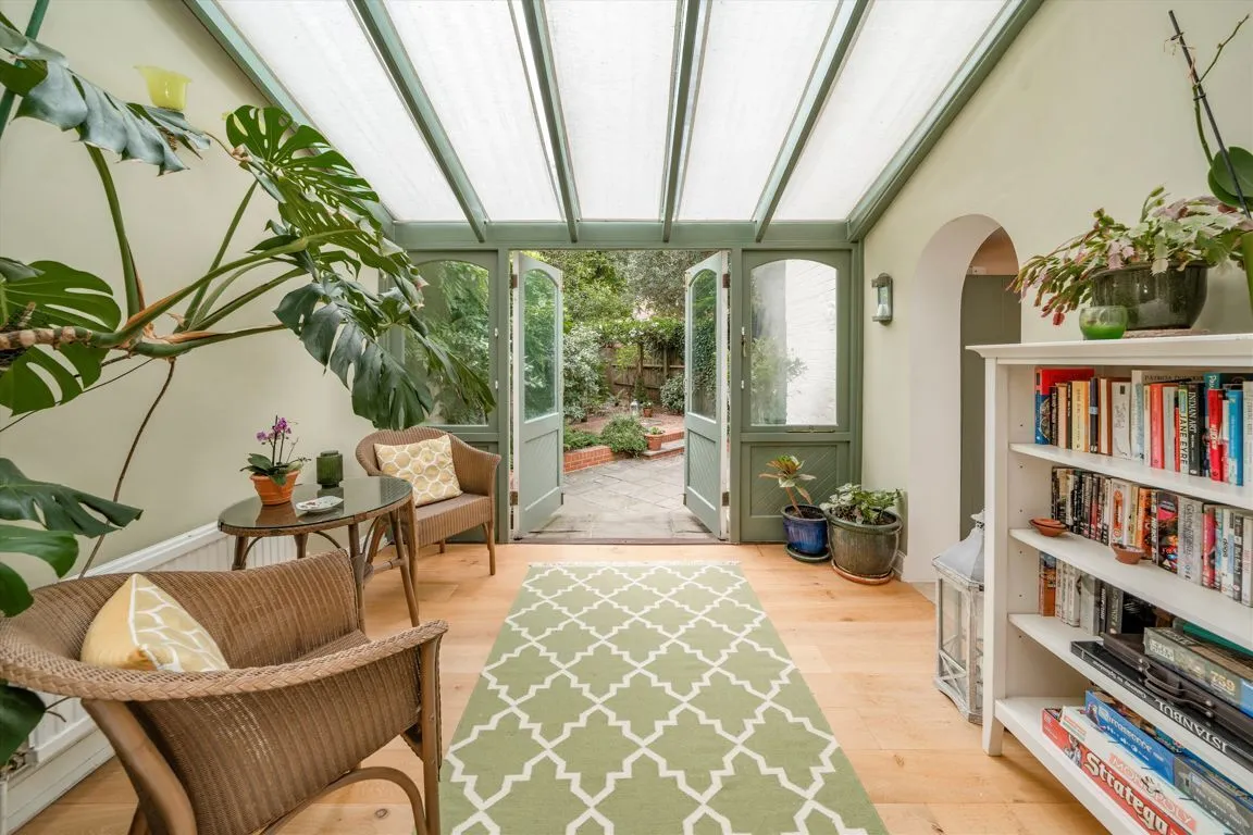 Esmond Road, W4, photo 10