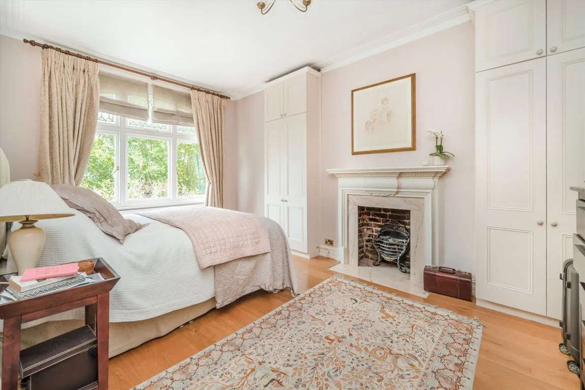 Esmond Road, W4, photo 12